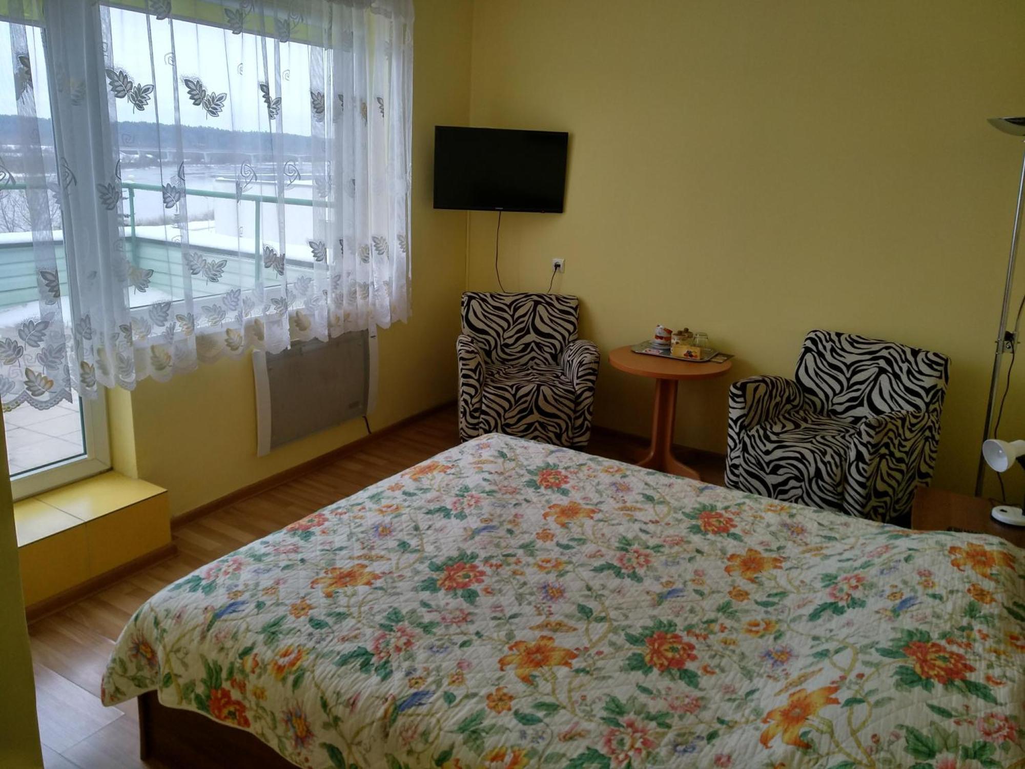 Viesbutis Jurbarkas Hotel Ngoại thất bức ảnh